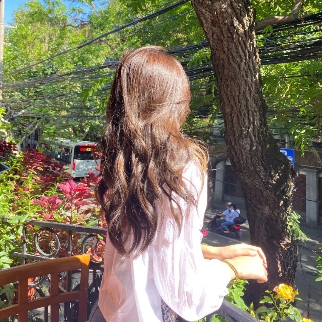 年轻女孩爱过来